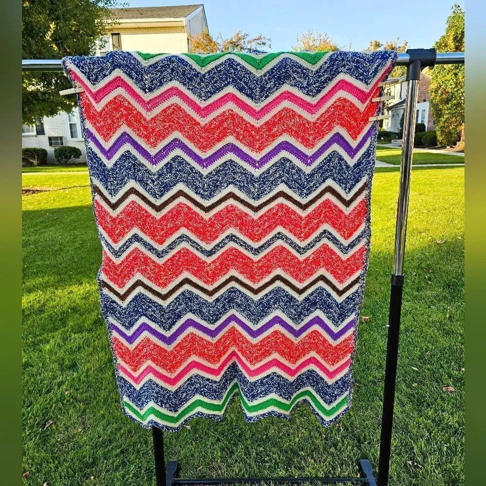 VTG Zig Zag Chevron Handmade Multicolored Wool Afghan Sofa Throw.